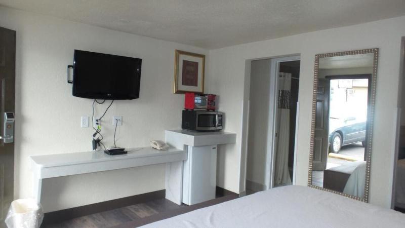 Townhouse Del Rancho Motel image