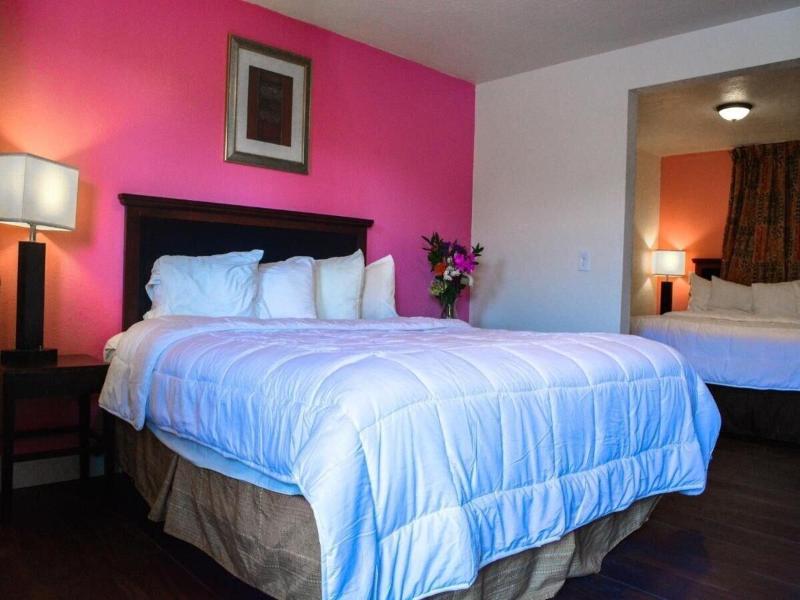 Townhouse Del Rancho Motel image