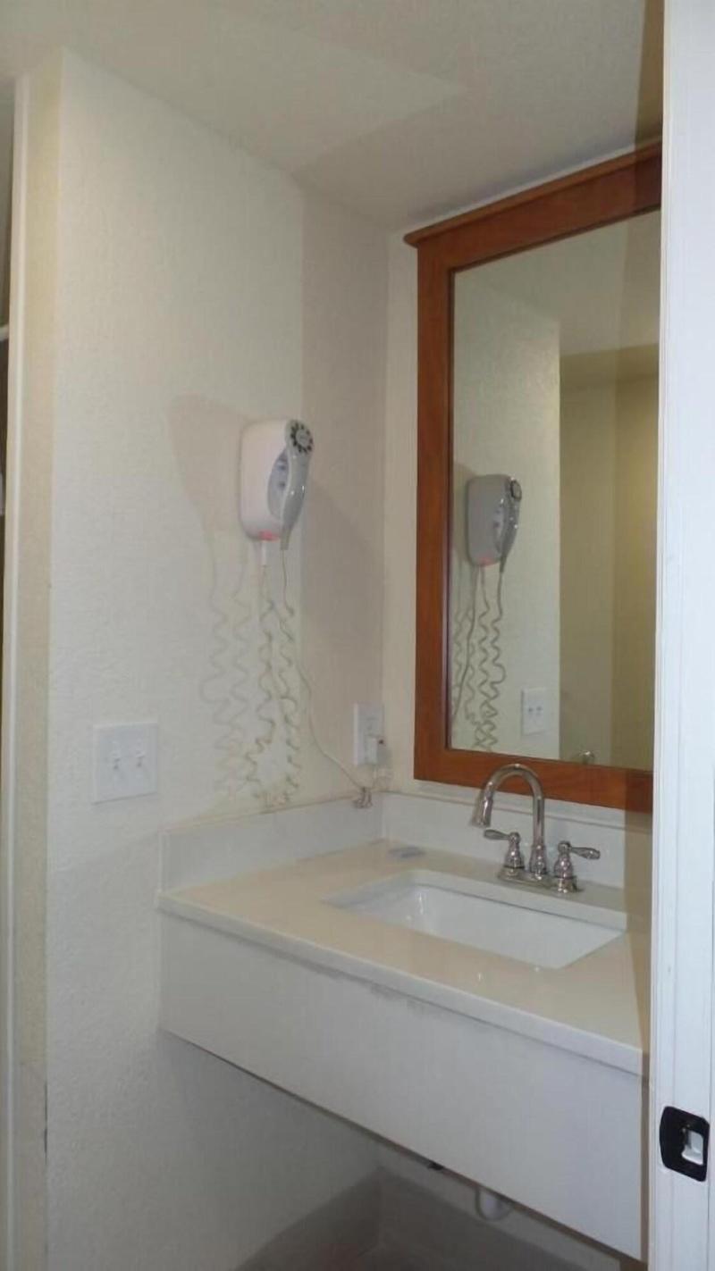 Townhouse Del Rancho Motel image