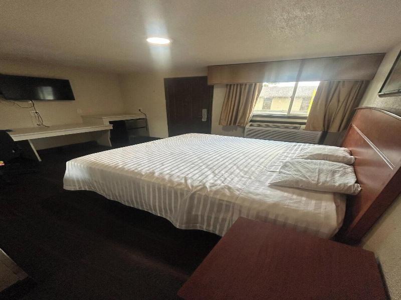 Townhouse Del Rancho Motel image