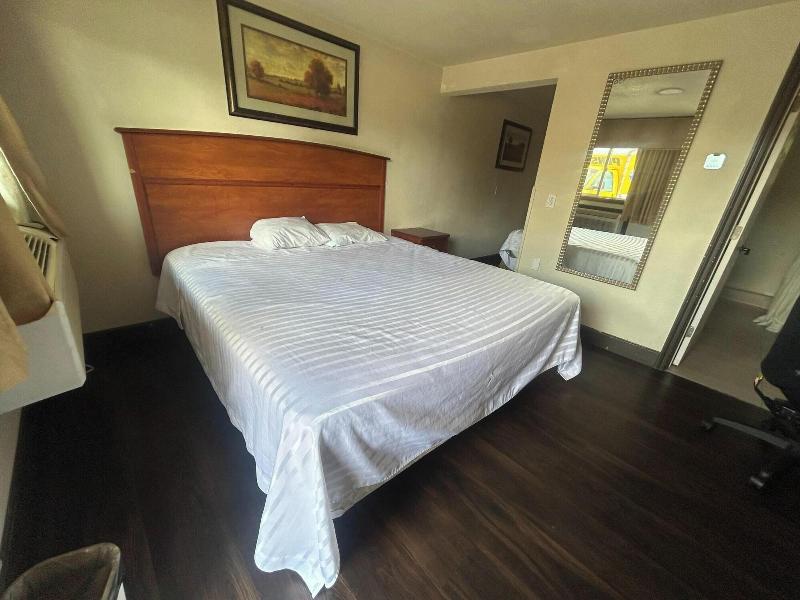 Townhouse Del Rancho Motel image