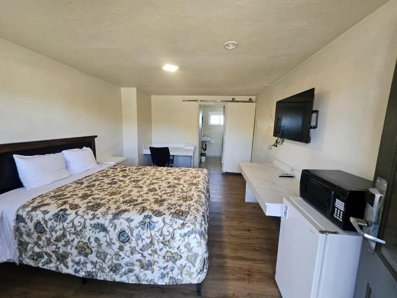 Townhouse Del Rancho Motel image