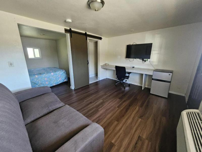 Townhouse Del Rancho Motel image