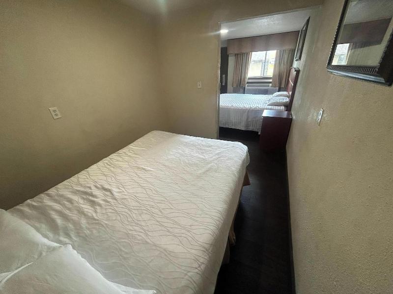 Townhouse Del Rancho Motel image