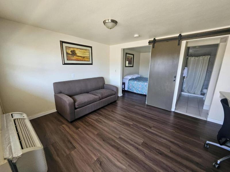 Townhouse Del Rancho Motel image