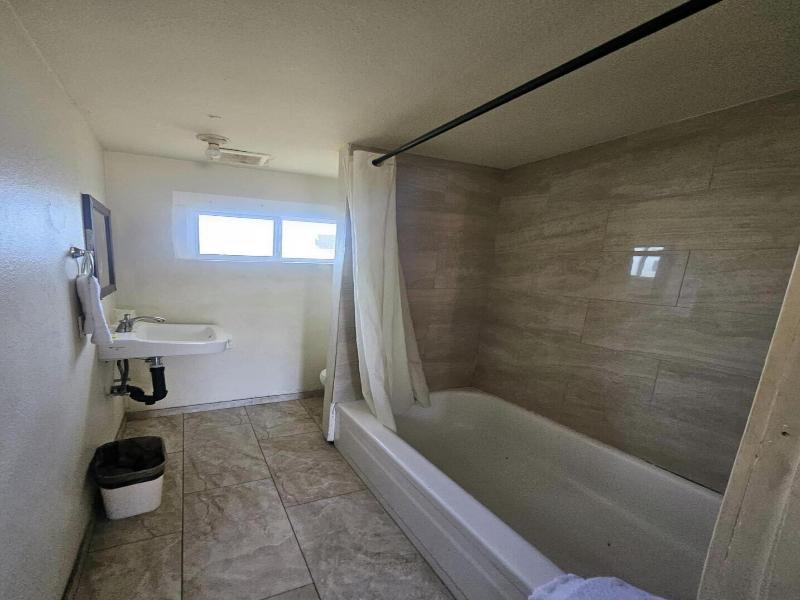 Townhouse Del Rancho Motel image