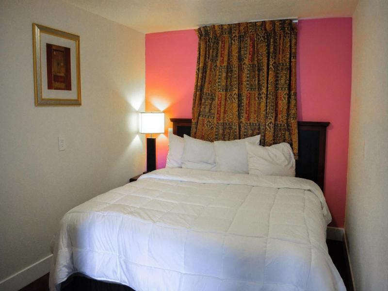 Townhouse Del Rancho Motel image