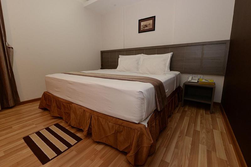 Min Nandar Garden Hotel image