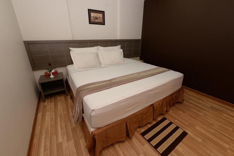 Min Nandar Garden Hotel image