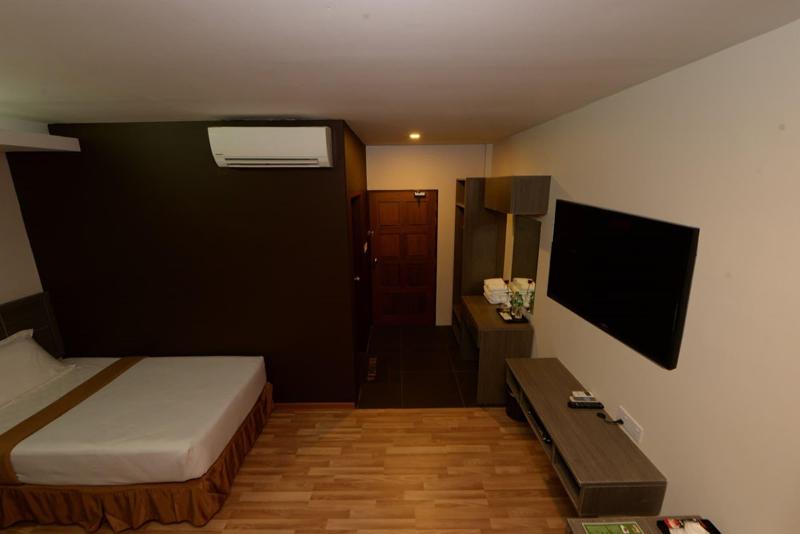 Min Nandar Garden Hotel image