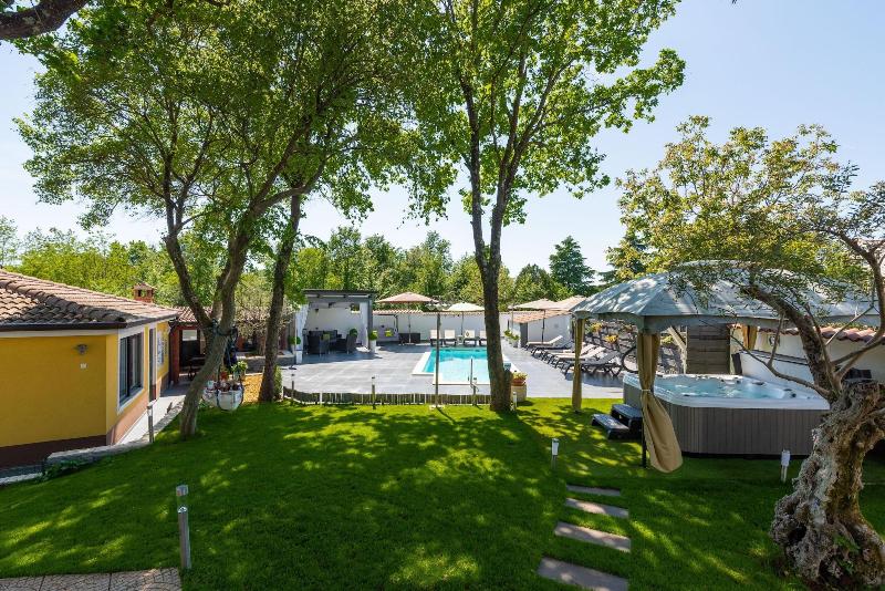 Felix Residence image