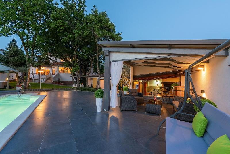 Felix Residence image