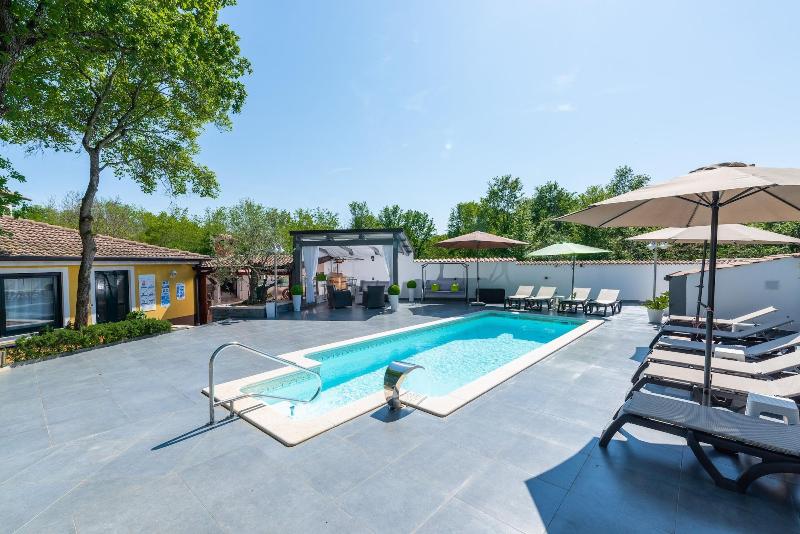 Felix Residence image