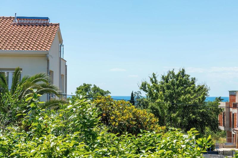 Felix Residence image