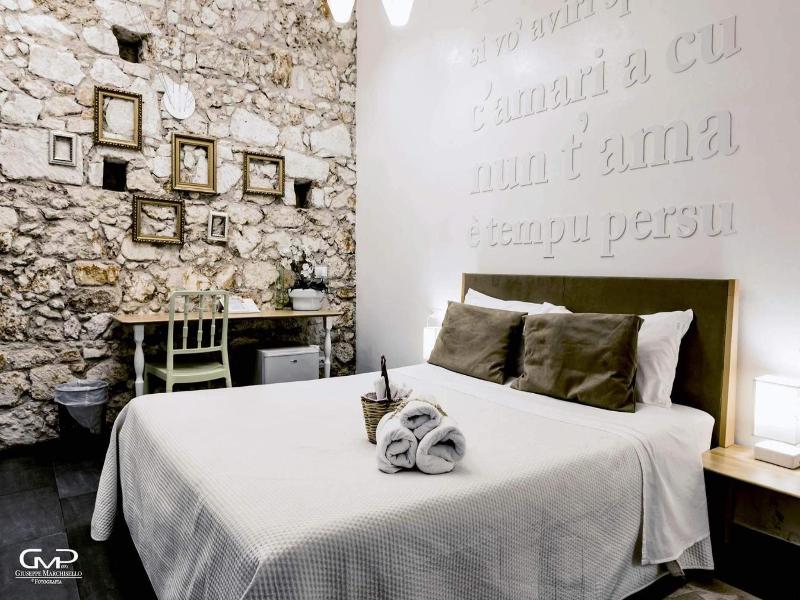 B B Siracusa image