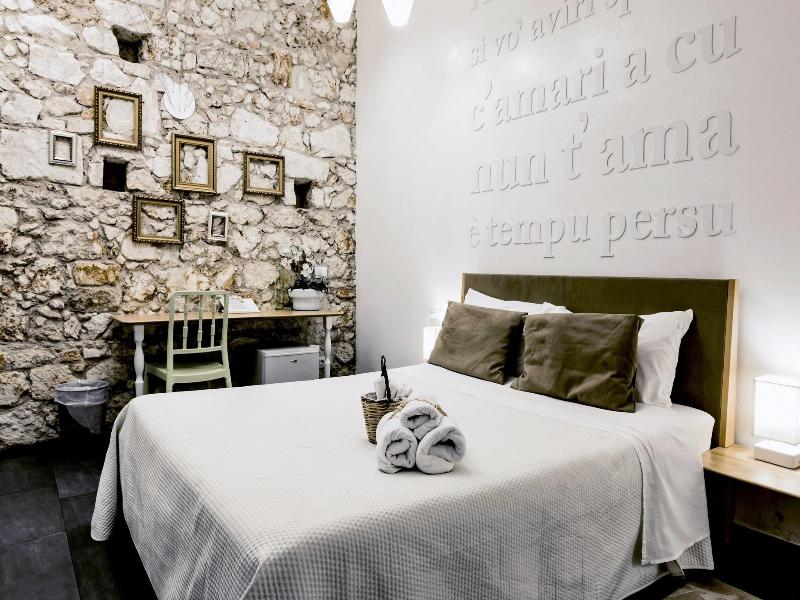 B B Siracusa image