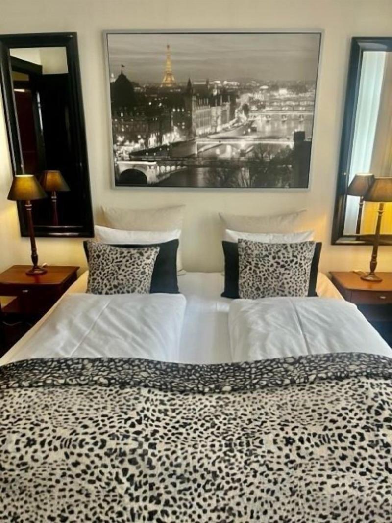 Park Hotel image