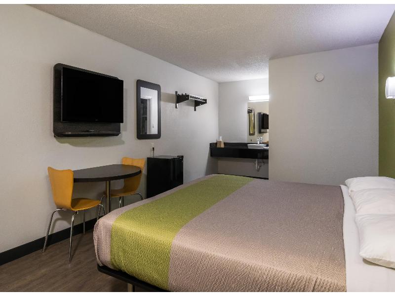 Motel 6 Irving - Loop 12 GA image