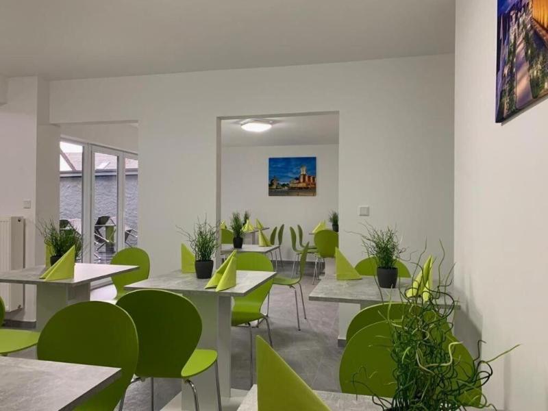 Checkinn Hotel image