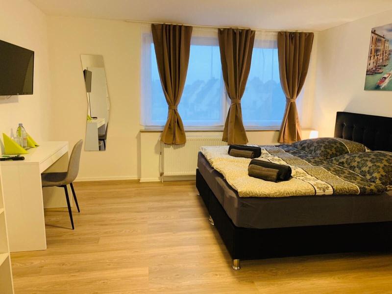 Checkinn Hotel image