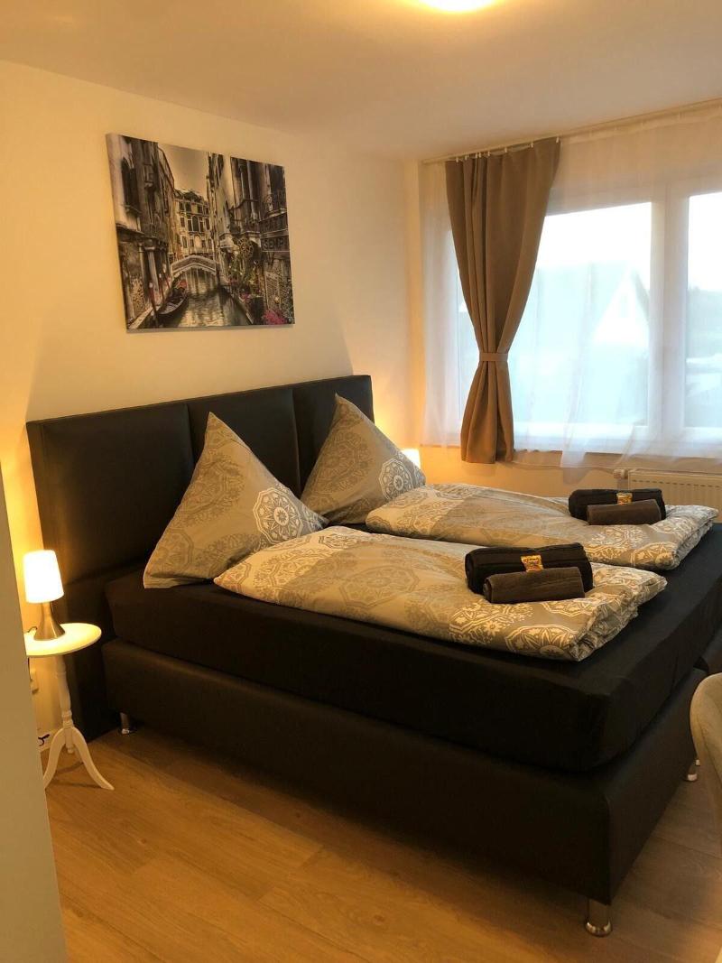 Checkinn Hotel image