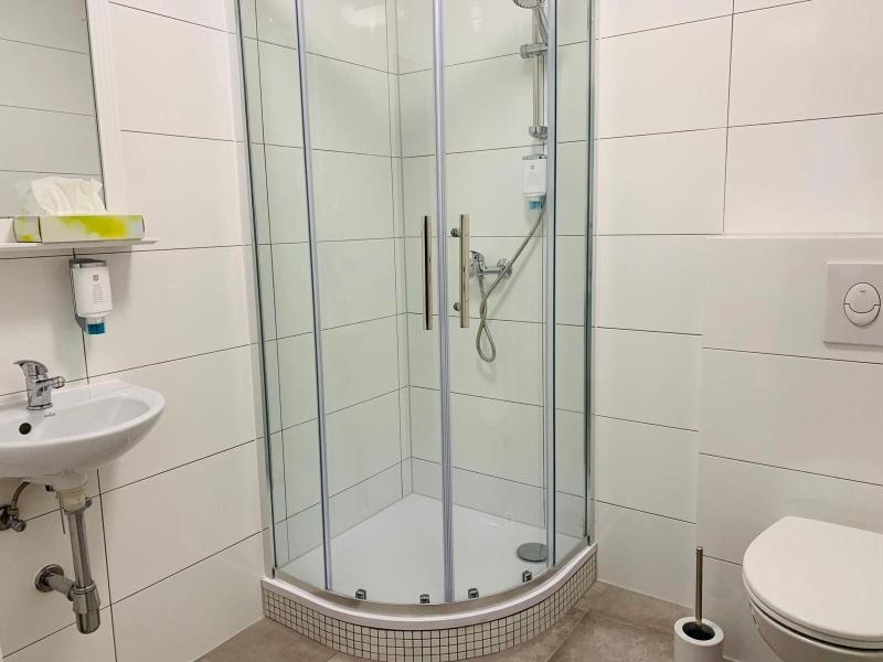 Checkinn Hotel image