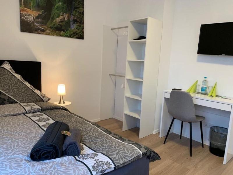 Checkinn Hotel image