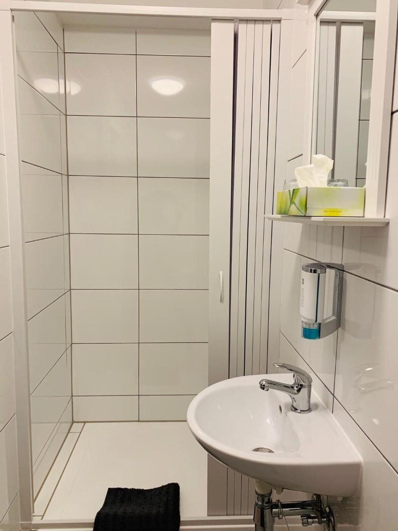 Checkinn Hotel image