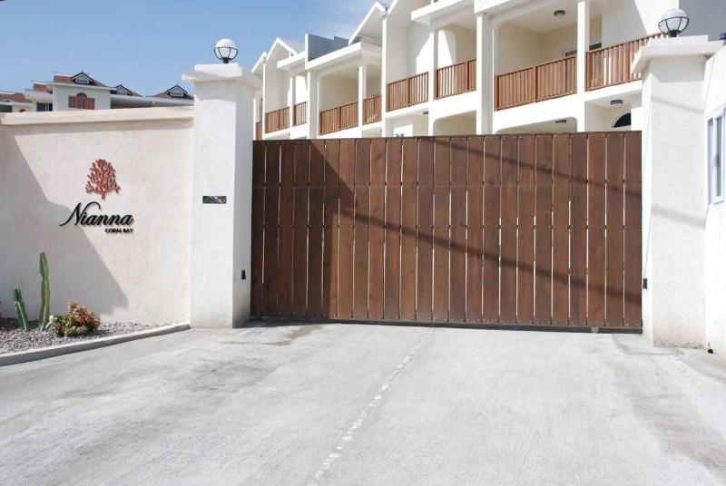 Nianna Coral Bay Splendid Townhouse 4 image