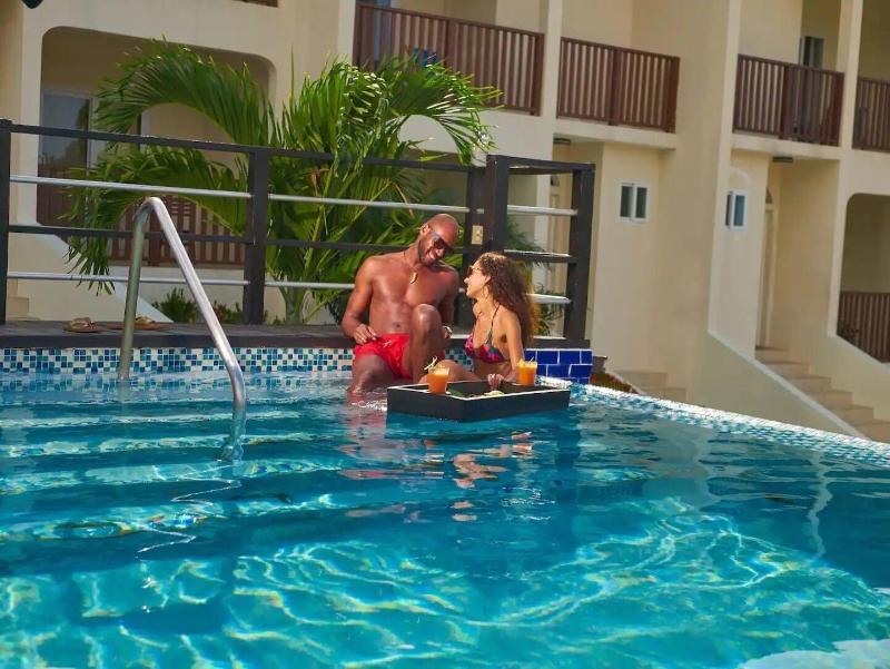 Nianna Coral Bay Splendid Townhouse 4 image