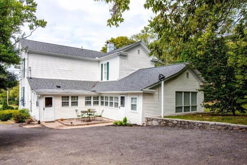 Tolley House image