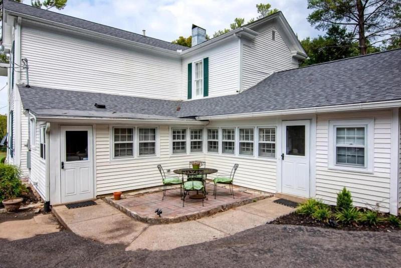 Tolley House image