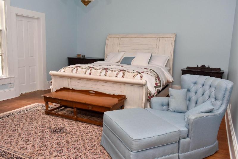 Tolley House image