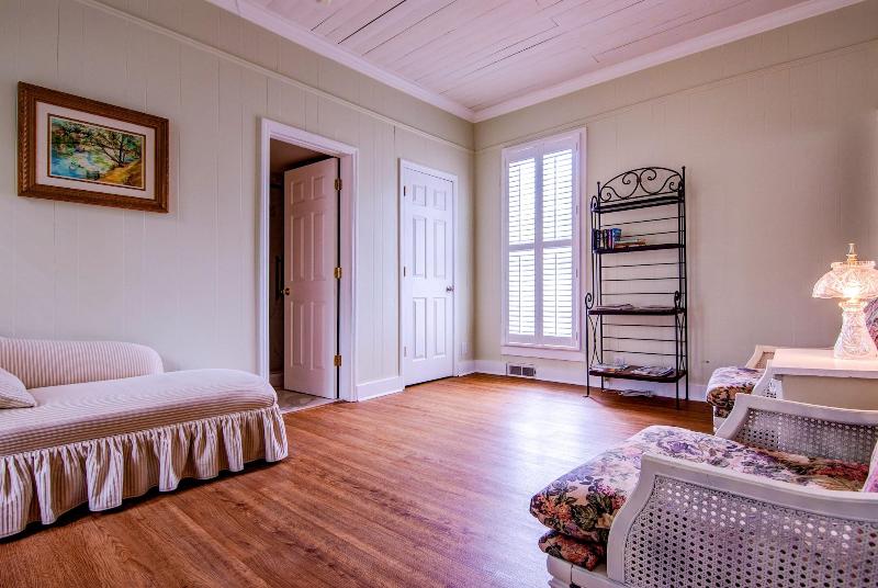 Tolley House image