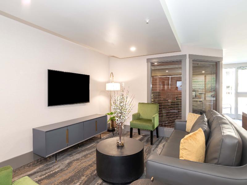 Sandman Hotel & Suites Regina image