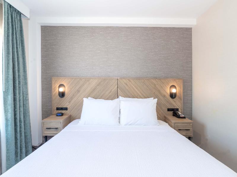 Sandman Hotel & Suites Regina image