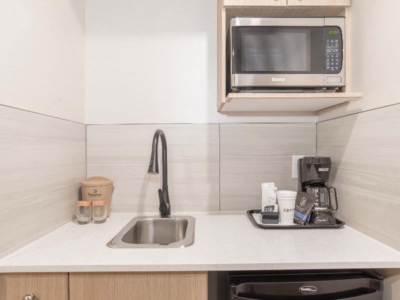 Sandman Hotel & Suites Regina image