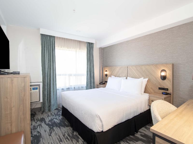 Sandman Hotel & Suites Regina image