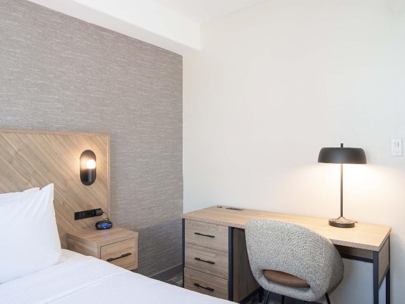 Sandman Hotel & Suites Regina image