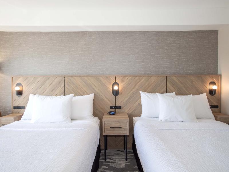 Sandman Hotel & Suites Regina image