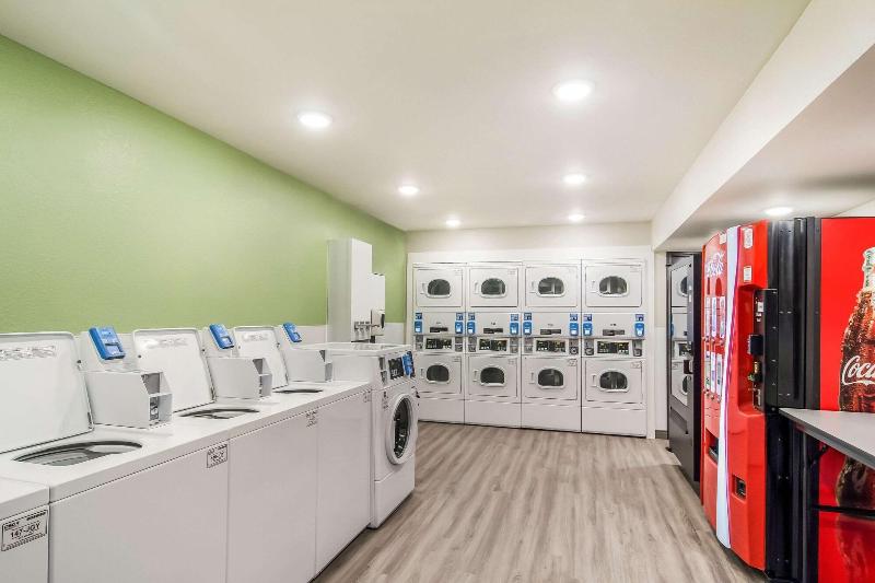Woodspring Suites Jacksonville Campfield Commons image