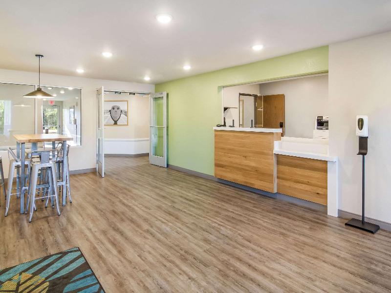 Woodspring Suites Jacksonville Campfield Commons image