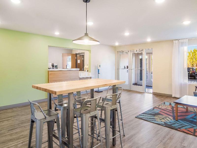 Woodspring Suites Jacksonville Campfield Commons image