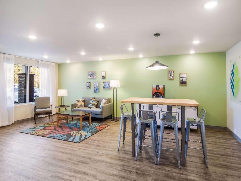Woodspring Suites Jacksonville Campfield Commons image