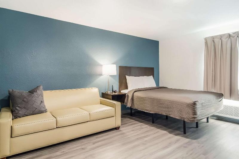 Woodspring Suites Jacksonville Campfield Commons image