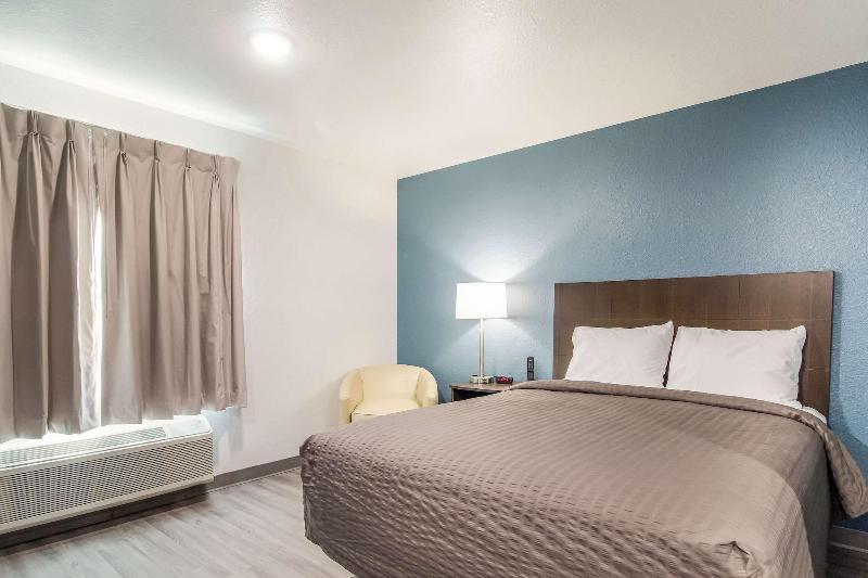 Woodspring Suites Jacksonville Campfield Commons image