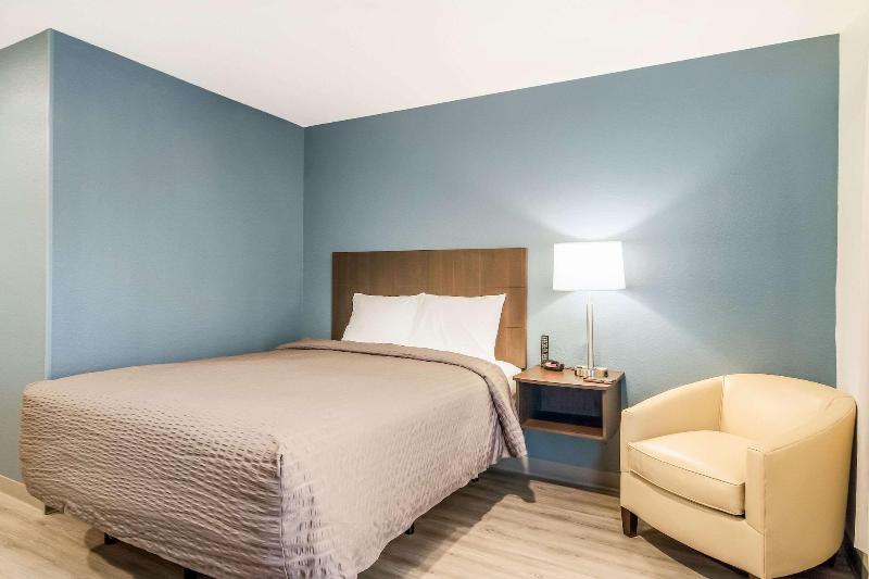 Woodspring Suites Jacksonville Campfield Commons image