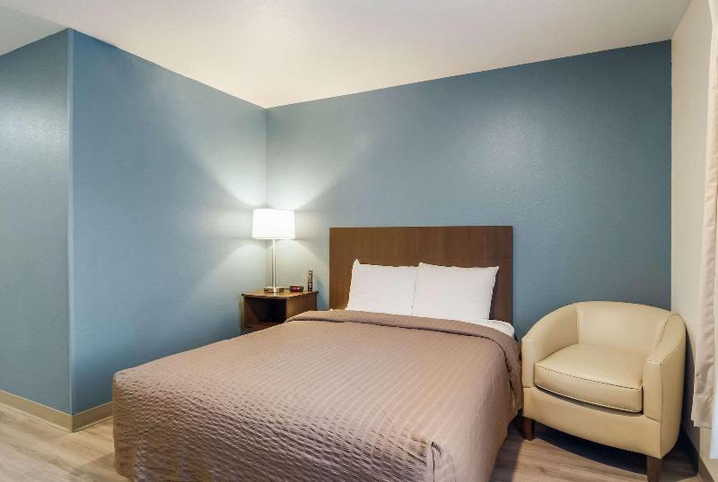 Woodspring Suites Jacksonville Campfield Commons image