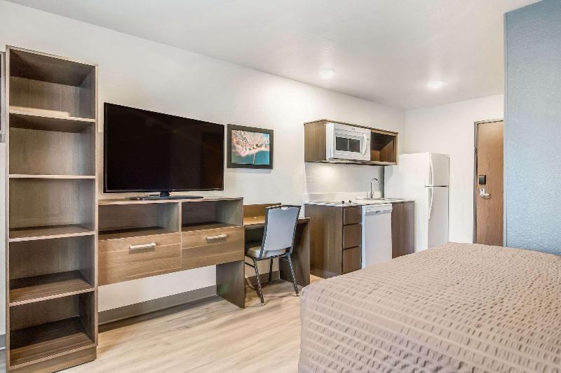 Woodspring Suites Jacksonville Campfield Commons image