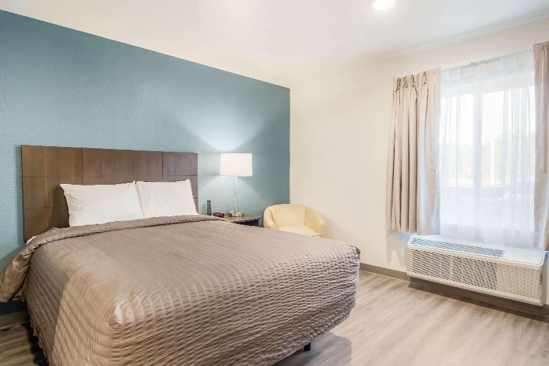 Woodspring Suites Jacksonville Campfield Commons image